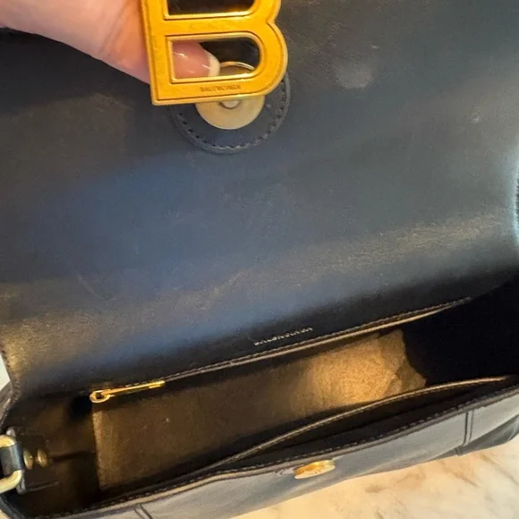 Balenciaga Black Leather Shoulder Bag with Gold Chain AUTHENTIC - Picture 4 of 7